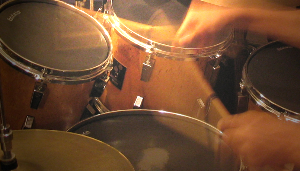 drums_play_hand